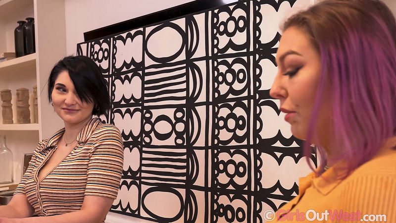 Ivana Liquor 27, Ripley 25  Now Kiss (GirlsOutWest) FullHD 1080p