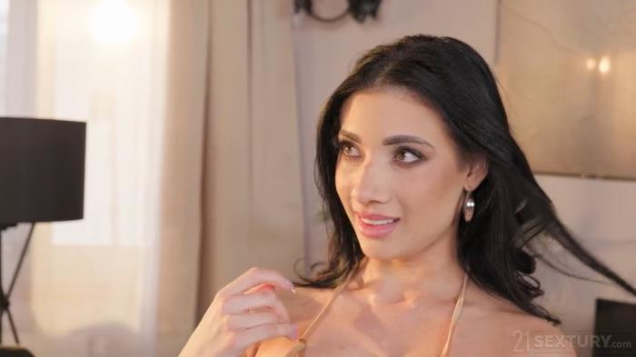 Emily Pink - Cold Plunge, Hot Sex [SD 576p]