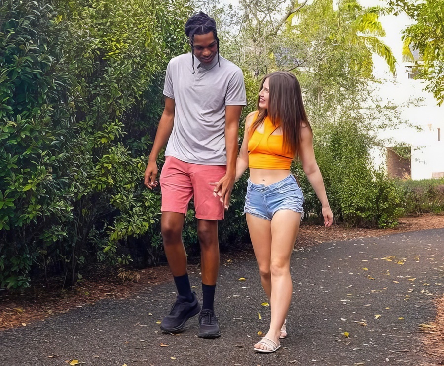 Alana Rose Tiny Young Girl Meets A Tall Black Man With Big Dick For A Sex Date