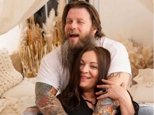 Відомий актор-воїн після 11 років шлюбу залишив дружину з немовлям і пішов до іншої