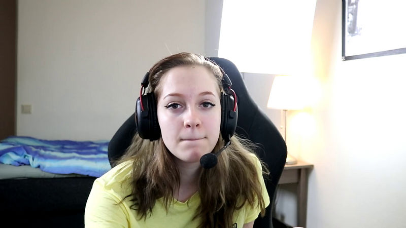 Gamer Girl Tries To Play While Getting Fucked (Onlyfans) HD 720p