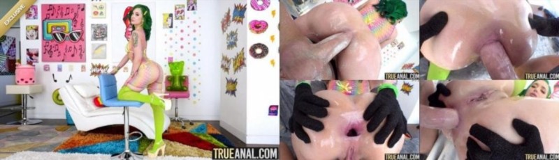 Gia Paige - Gia Puts the G in Gorgeous