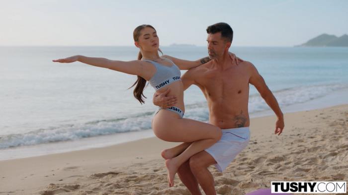 Kwini - Petite Cutie Gets Her Gorgeous Tiny Ass Filled [UltraHD 4K 2160p]