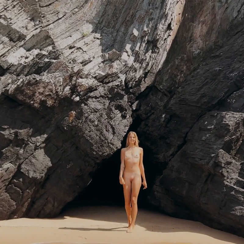 She Made Me Cum In Less Than a Min At The Public Beach That Romantic Couple (Onlyfans) FullHD 1080p
