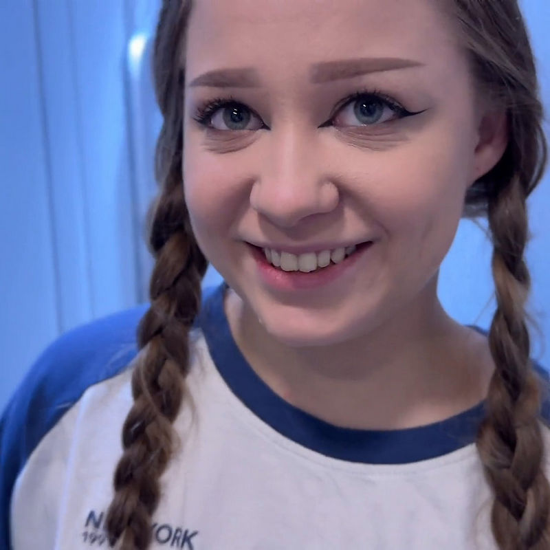 Helped Montanasvibe Carry Her Things On The Train, Then Fucked Her In The Toilet Montanasvibe (Onlyfans) FullHD 1080p