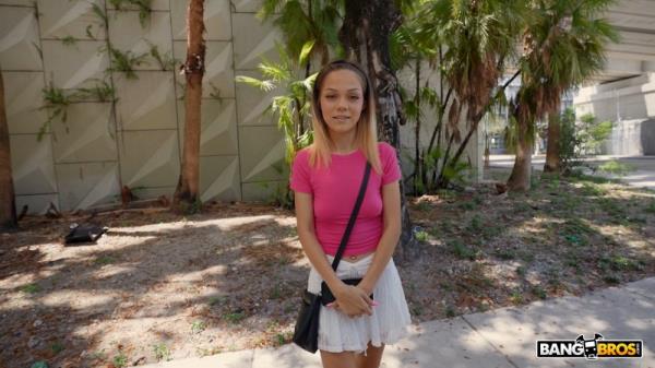 Melia Avelin, Don Sudan - Baddie on Vacation Gets Fucked on The Bus [UltraHD 4K 2160p]