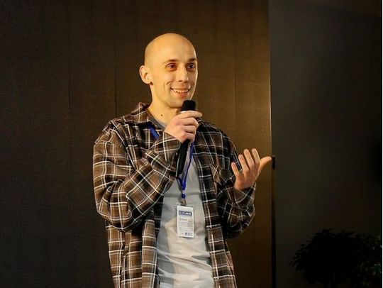 «Я впав у кому. Лікарі сказали рідним, щоби прощалися зі мною»: ветеран після ампутації відкрив дитячу IT-школу