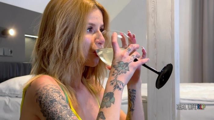 Ashley Rose - Real Life Porno 47: Ashley Rose - Rimming, Piss Drinking and Hard Sex [FullHD 1080p]