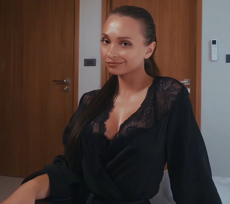 Maya Lis - I Didn't Mean To Buy It Stepmom Accidentally Bought a Bag And Accidentally Rode Her Stepsons Cock (FullHD/400 MB)