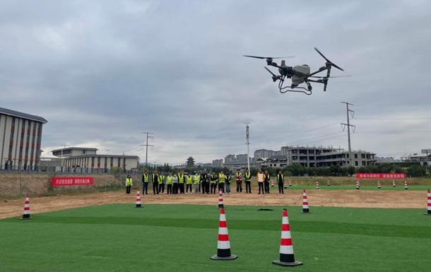Китайские ученые научились заряжать дроны прямо во время полета