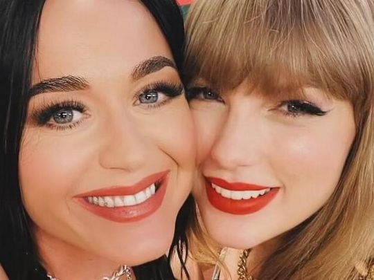 Весільні перегони: Кеті Перрі хоче піти до вівтаря раніше за Тейлор Свіфт