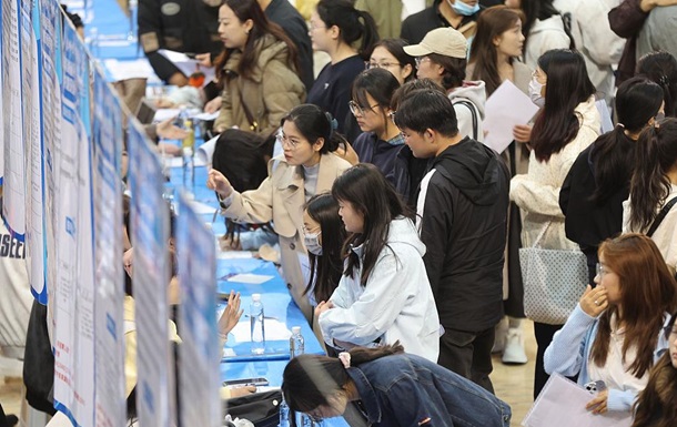 Война в Иране "повысила" уровень безработицы в Китае - СМИ