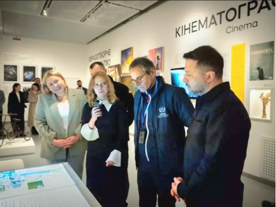 Оновлена експозиція, унікальні документи та інтерактивні простори: Зеленський відвідав Нацмузей «Чорнобиль»