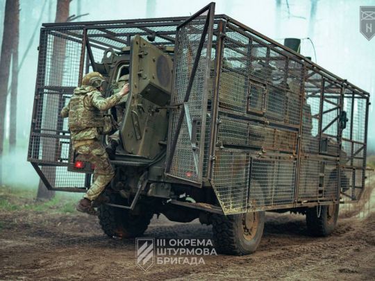 Лише одна, але рятує життя: у ЗСУ засвітилася рідкісна «бойова швидка» з ПАР