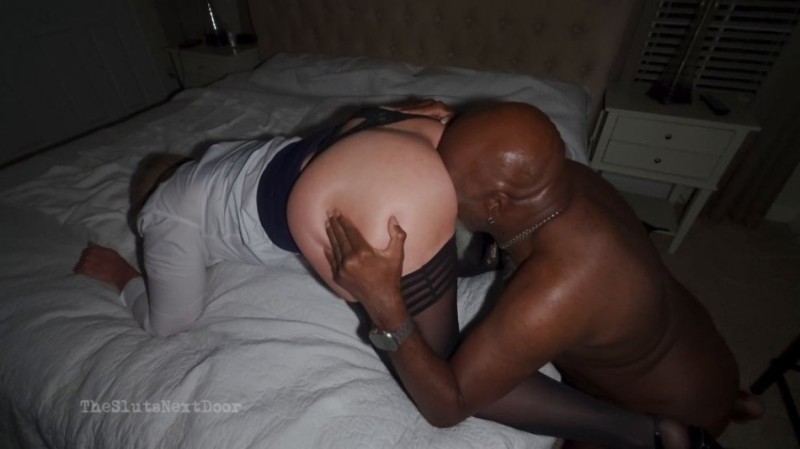 Fiona - Max Meets Flight Attendant Fiona