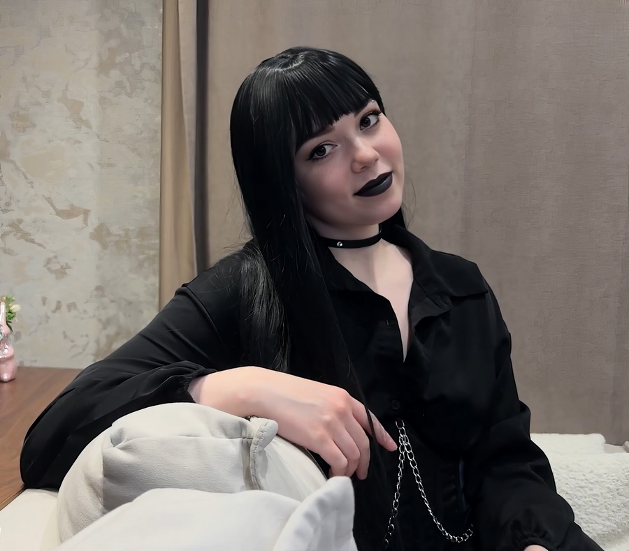 Syndicete First Sex Date with a Young Goth Girl