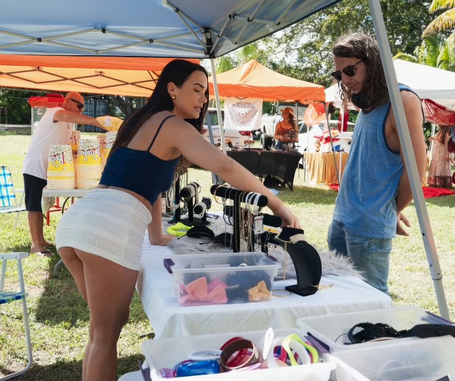 Ivy Ireland Public Fuck On Flea Market
