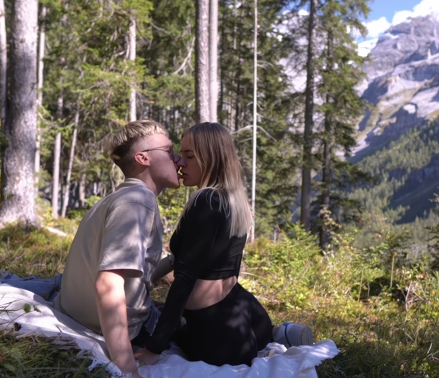 Mira David - Nature And Wild Fuck In Swiss Alps [FullHD 1080p] - Amateurporn