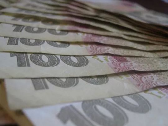 До 25 травня нарахують 1500 грн: кому з українців передвинули виплату допомоги
