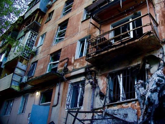 У Дніпрі горіли автомобілі та багатоквартирні будинки після нічного удару росіян (фото відео)