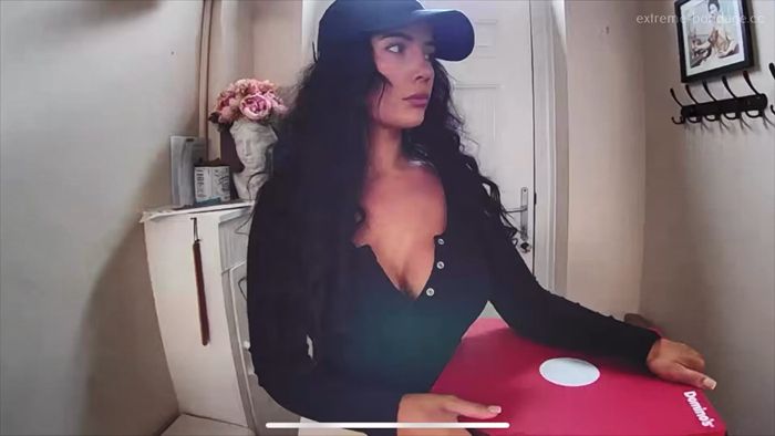Tatti Roana - Pizza Delivery Girl