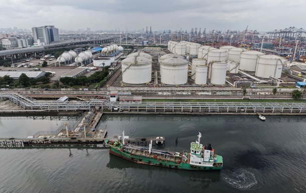 Запасы нефти близки к "операционному минимуму" - СМИ