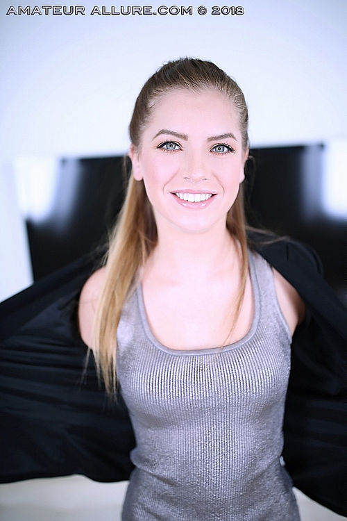 Summer Brooks Gives Head, Rides The Cock, Swallows Semen (AmateurAllure) FullHD 1080p