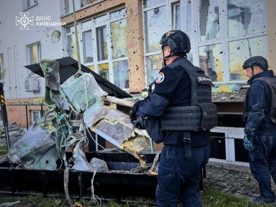 Під Києвом ракета проколотила багатоповерхівку і застрягла в квартирі: шокуючі кадри(фото, відео)