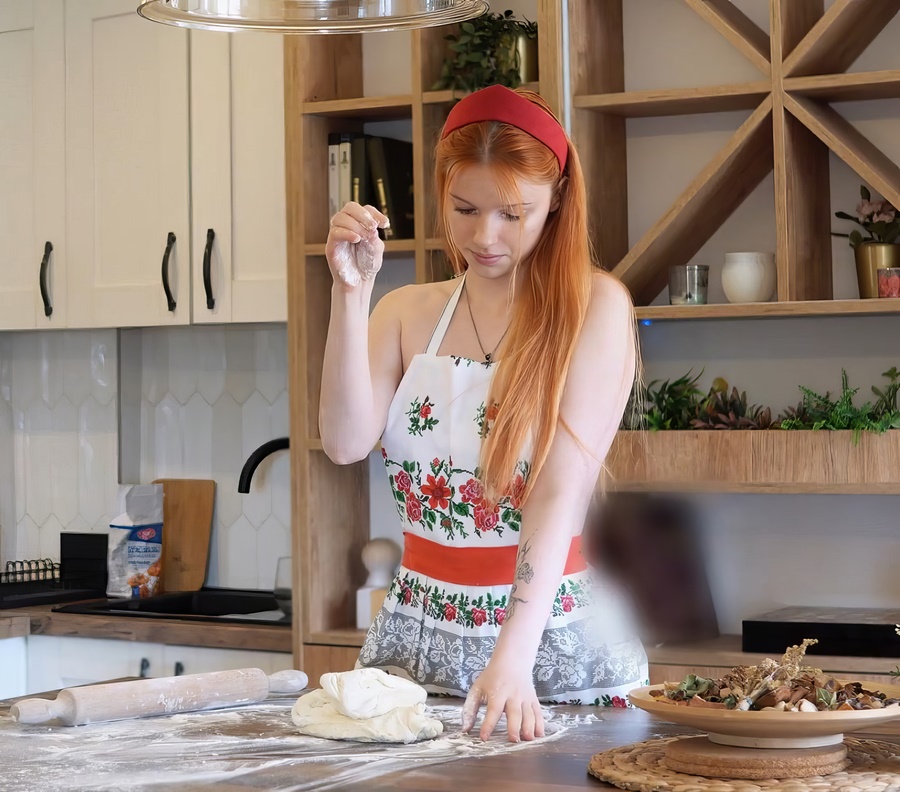 Kuporovaa Krupa She Tried To Cook With Such a Beautiful Wife Sex Is Already Dinner