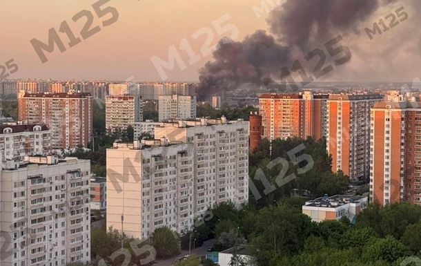Москву атакуют дроны, горят промышленные объекты РФ
