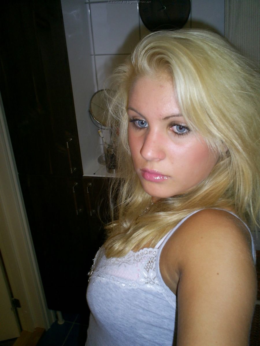 Sexy Blonde loves Analfucking