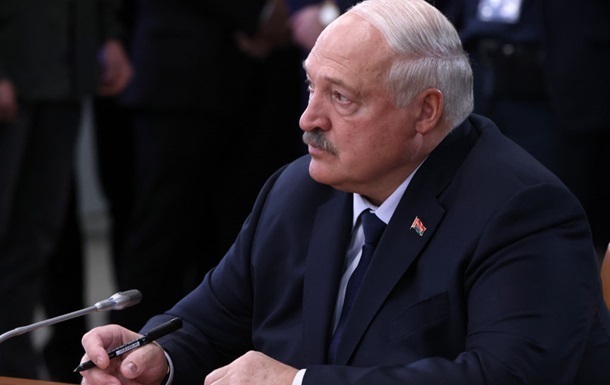 Атаки на НПЗ: Лукашенко пообещал "подставить плечо" России