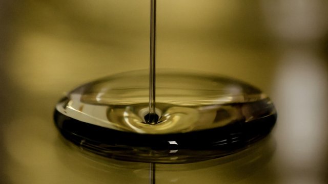 Нафта прискорила падіння, Brent подешевшала до $104,7 за барель