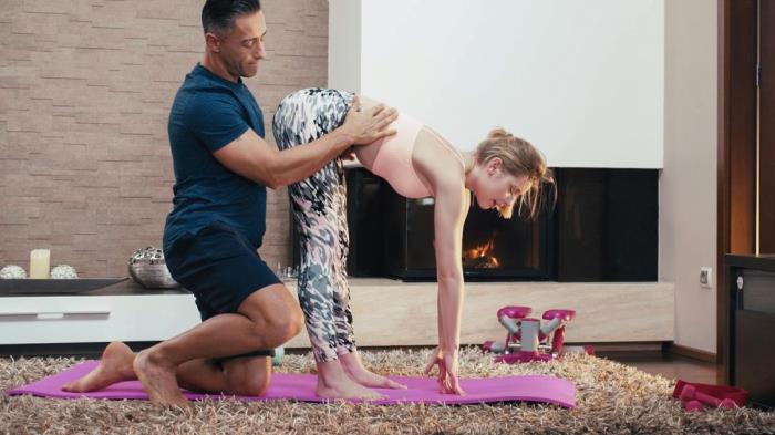 Freya Mayer - Yoga Queen [FullHD 1080p]