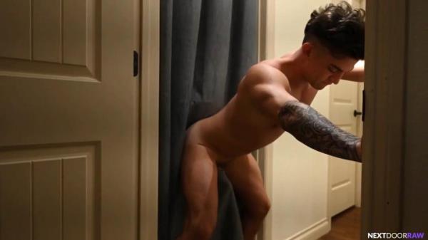 Trevor Brooks, Noah Asli - Squirt Cruising Gloryhole [HD 720p]