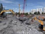 На Броварском проспекте мостовики полностью демонтировали изношенные элементы постройки