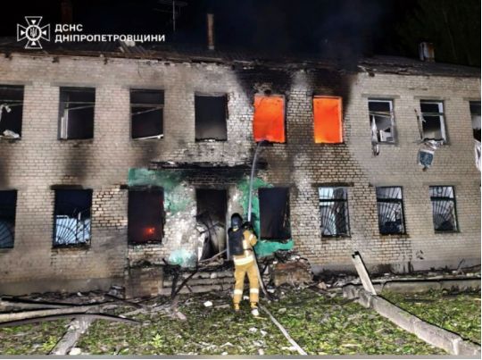 Понад 120 ворожих дронів атакували Україну вночі: вражені цивільні об'єкти (фото)