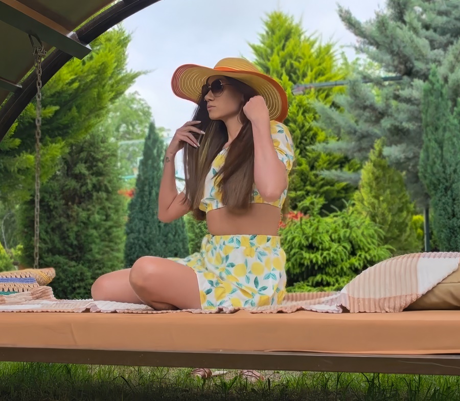 NastyStuf Girl Suburban Park Anal Sex On a Sunny Day While Birds Sing