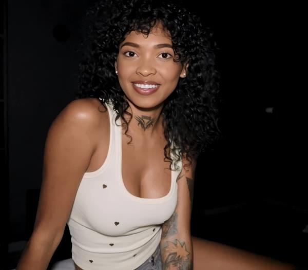 Ebony Latina Seduced me with her Smile  (FullHD)