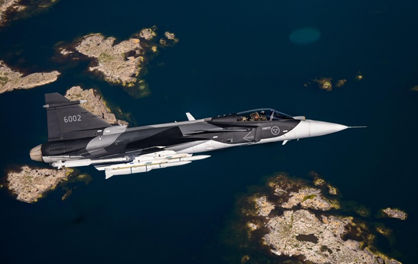 Украинские пилоты уже проходят обучение на Gripen - министр обороны Швеции