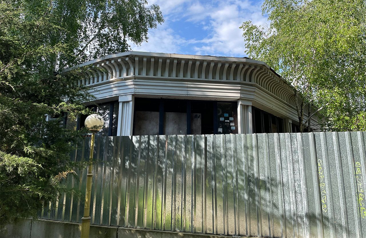 Вісті з Полтави - У Полтаві члени «БАЗУКИ» не підтримали ідею зберегти скандальну прибудову біля колишнього кінотеатру Котляревського