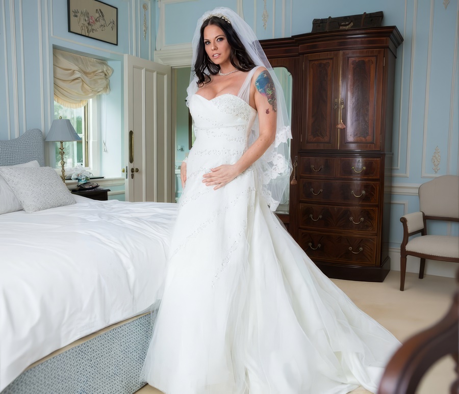 Simony Diamond - Bride Can't Resist The Best Man's Big Cock On Her Wedding Day HD