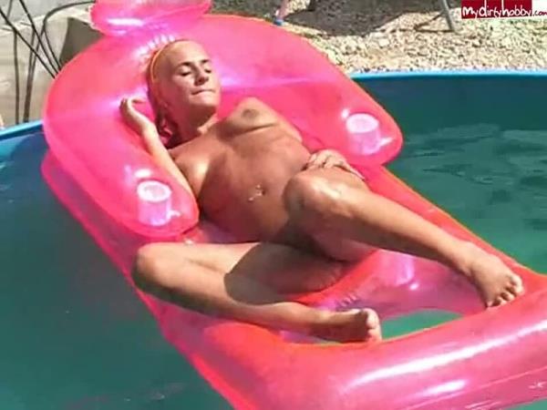 NiciDeluxe - Naked in the pool [HD 720p]