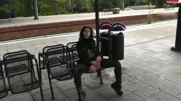 Alissa-Noir - Half past ten on Sundays in Berlin [HD 720p]
