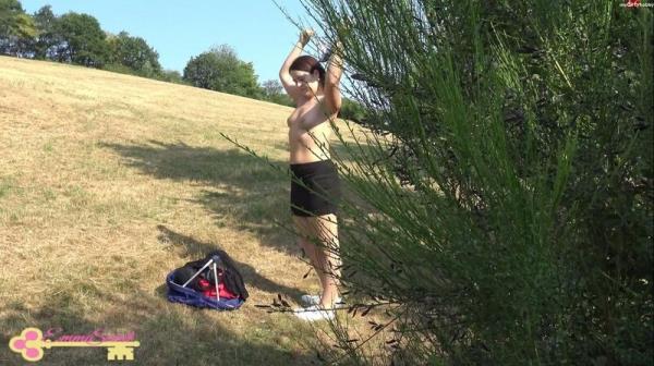 EmmaSecret - Perverted peeping Tom films me changing in the forest [FullHD 1080p]