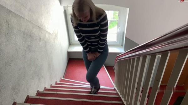 EmelieMai - OH NO - PISSING in my JEANS in the middle of the HALLWAY [FullHD 1080p]