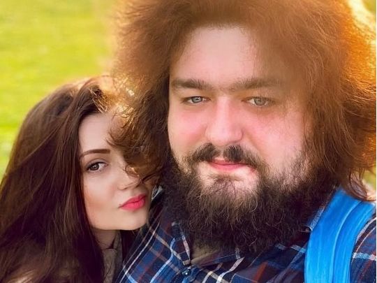 Приховував дружину-красуню: популярний комік одружився (фото)