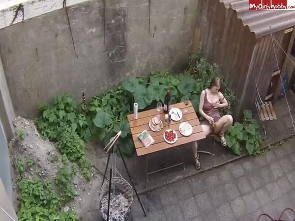 NadineCays - Grilling sausages - or rather fucking with them [HD 720p]