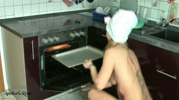 AnnikaRose - Door 18 - Bake cookies [HD 720p]