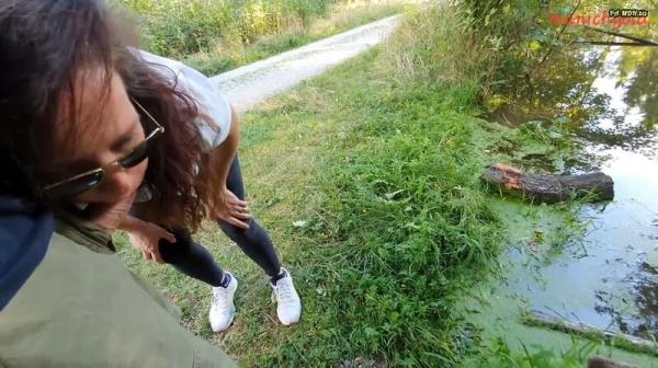 Munichgold - Munichgold's outdoor habdjob, public blowjob in the forest.. have fun [FullHD 1080p]
